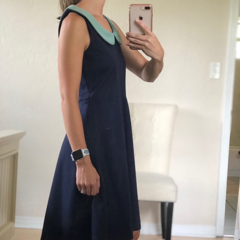 Peter Pan collar mod cloth dress.